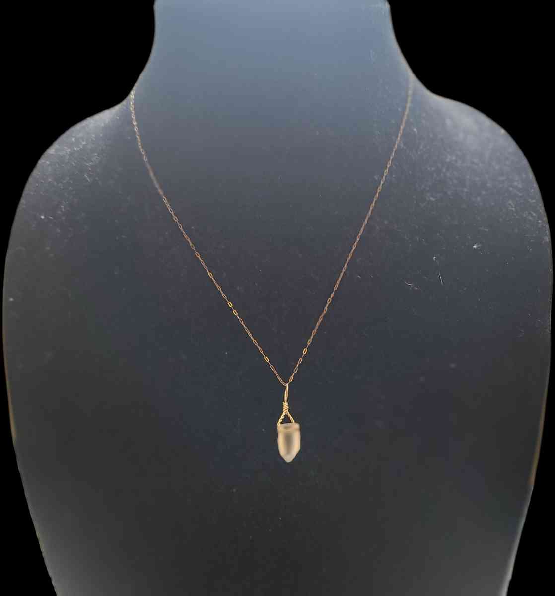 Elegant Gold Pendant Necklace - Austin, Texas - FleaMarketBay