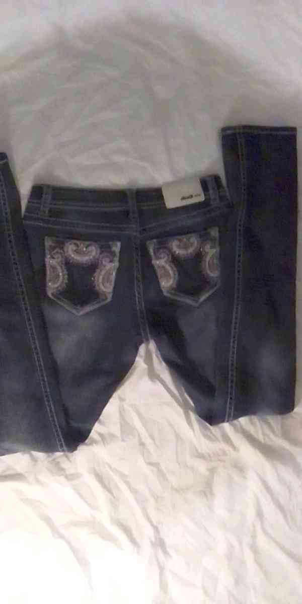 nice and new grace in LA - Lufkin, Texas - FleaMarketBay