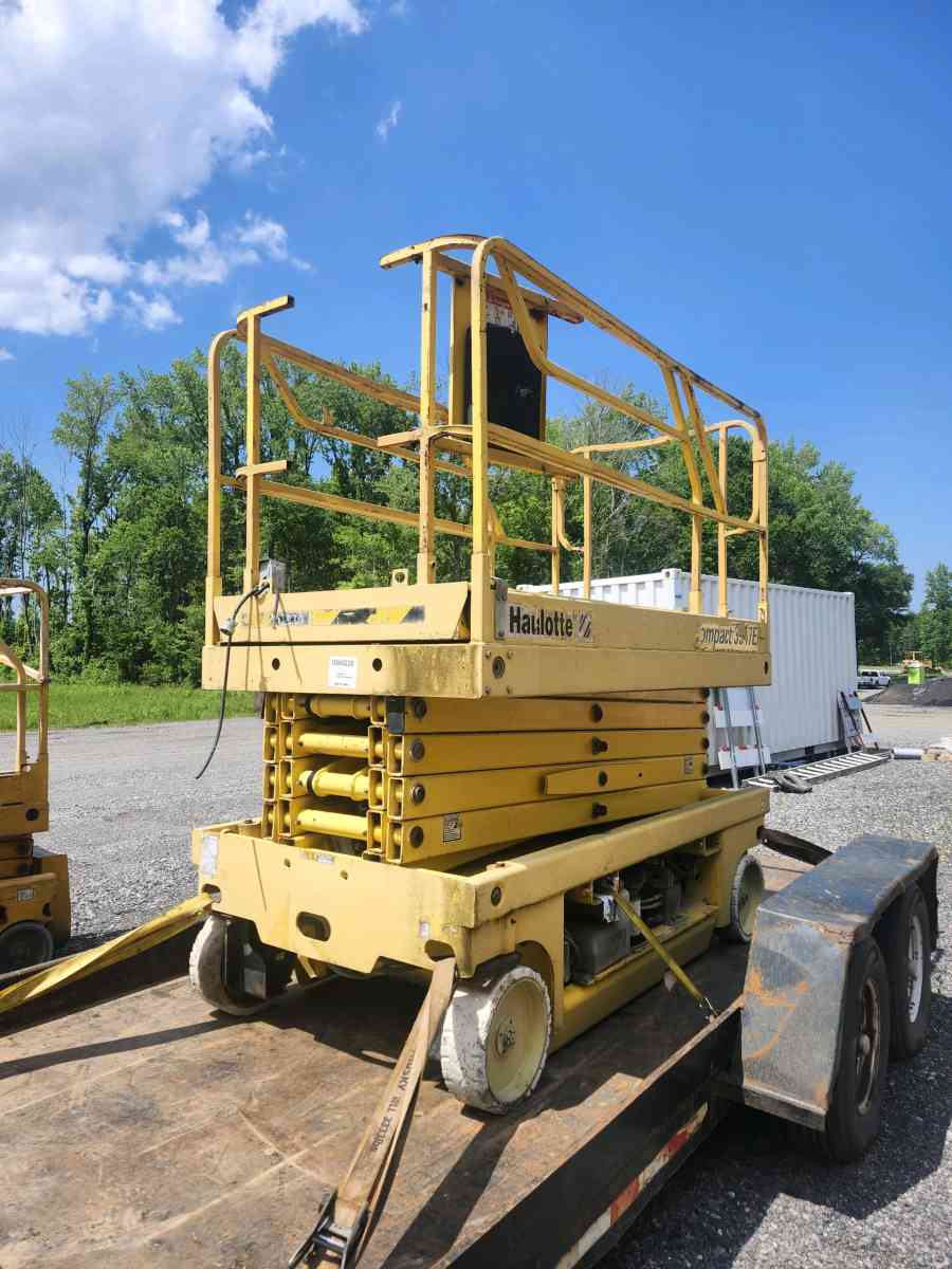 33 ft Scissor Lift - Williamsburg, Virginia - FleaMarketBay