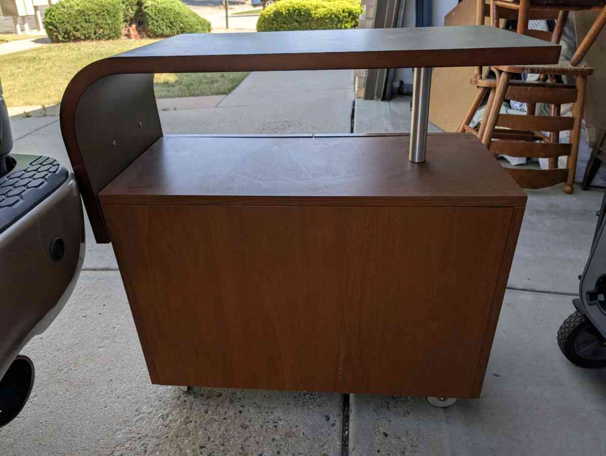rolling end table - Colorado Springs, Colorado - FleaMarketBay