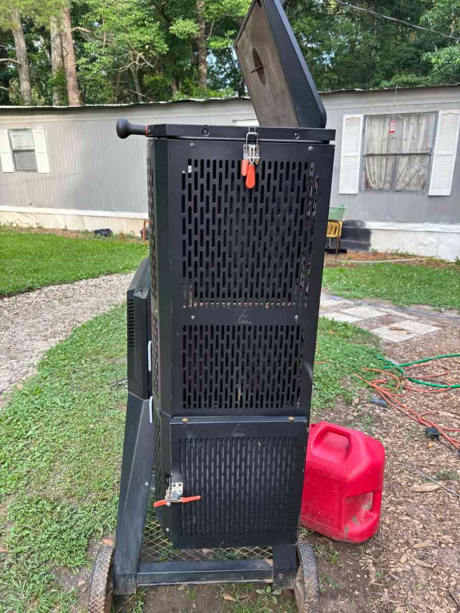 MasterBuilt Smoker Charcoal Grill - Auburn, Georgia - FleaMarketBay