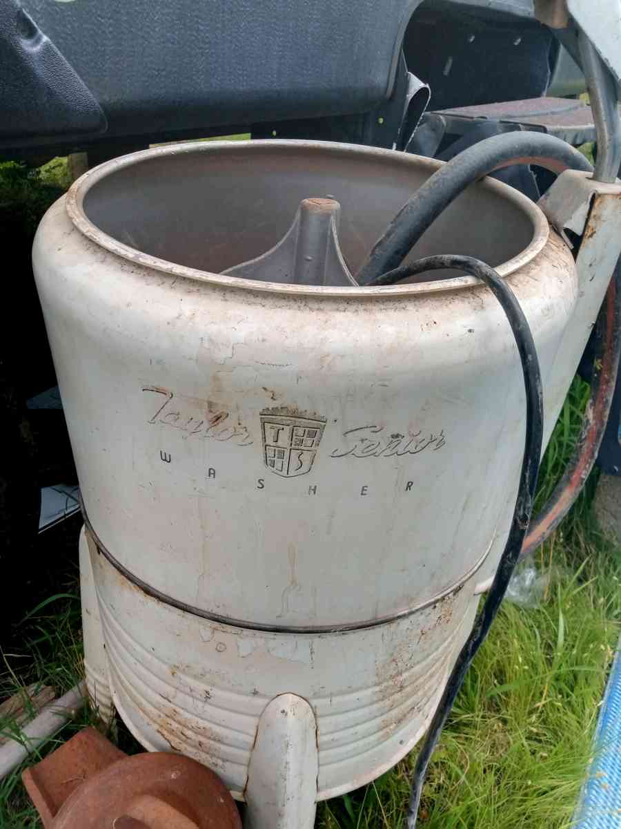 old wringer washer - Davenport, Oklahoma