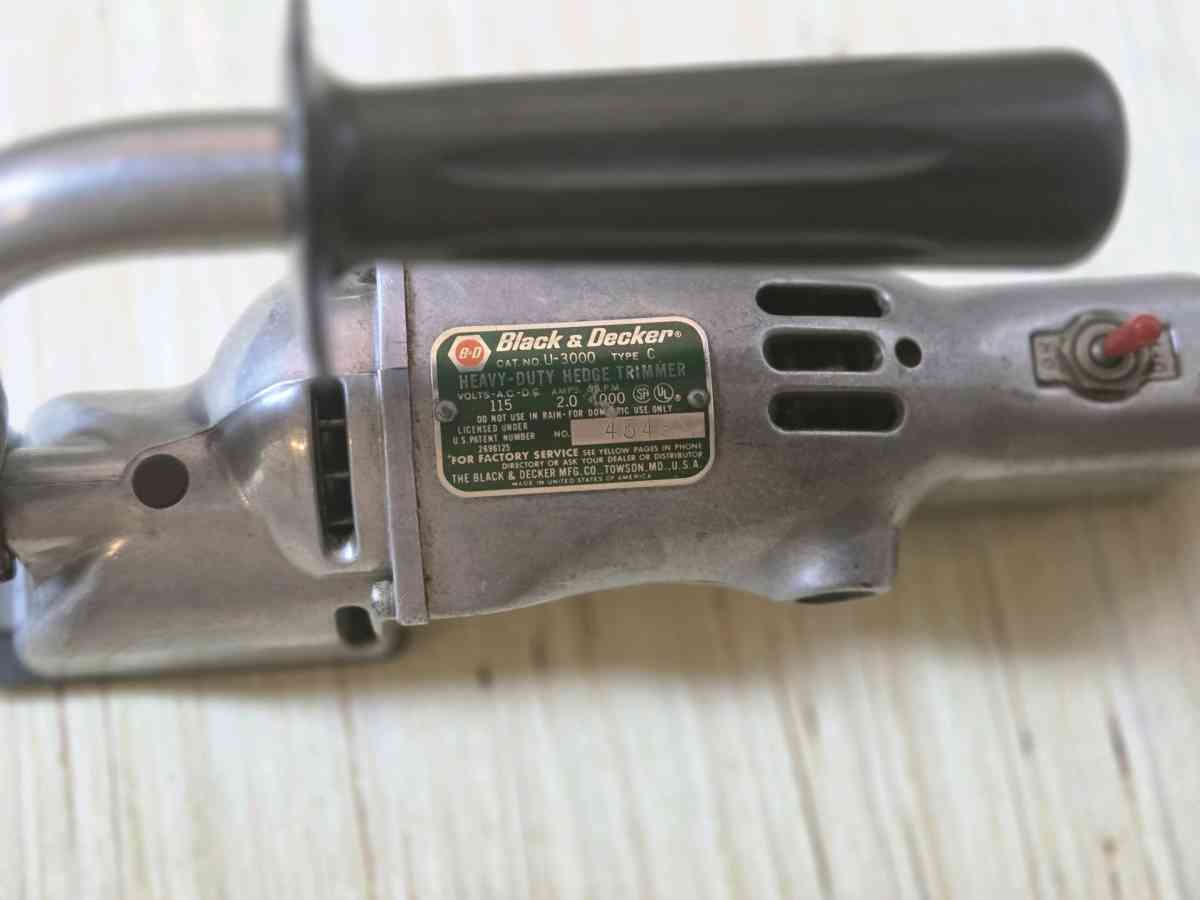 Vintage Black and Decker Heavy Duty Hedge Trimmer 12inch - Philadelphia, Pennsylvania - FleaMarketBay