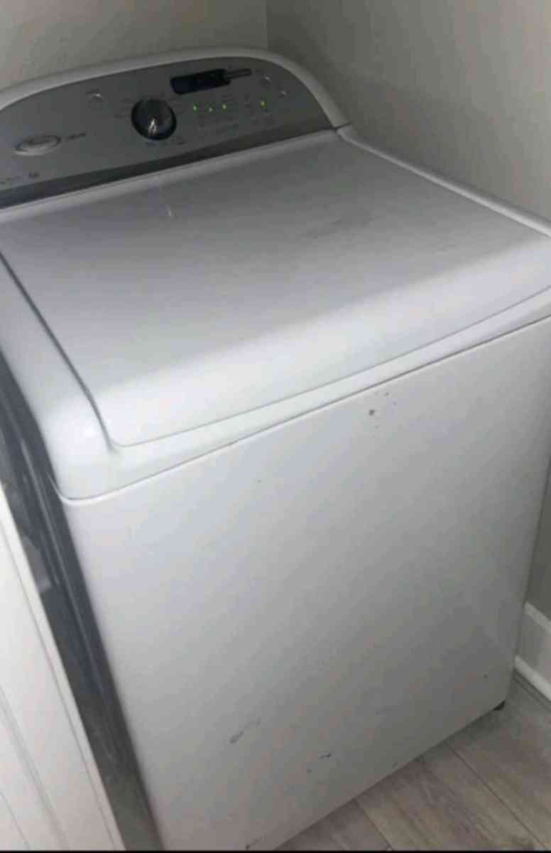 WHIRLPOOL CABRIO WASHER AND DRYER SET - Pryor, Oklahoma