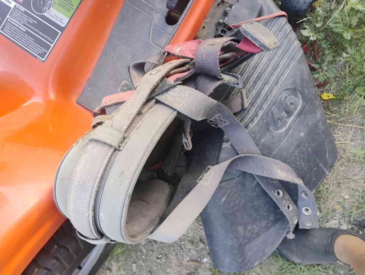 new full body harness and used tool lot all works - Laredo, Texas - FleaMarketBay