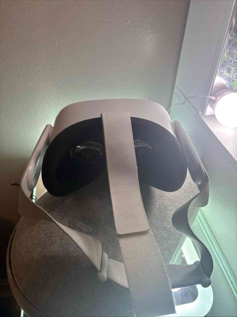oculus VR headset with case