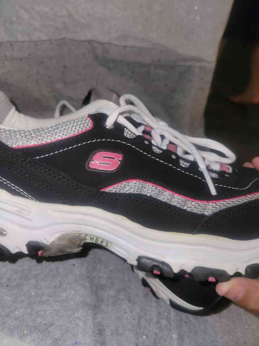 Sketchers Pink and Black - Allamuchy, New Jersey - FleaMarketBay