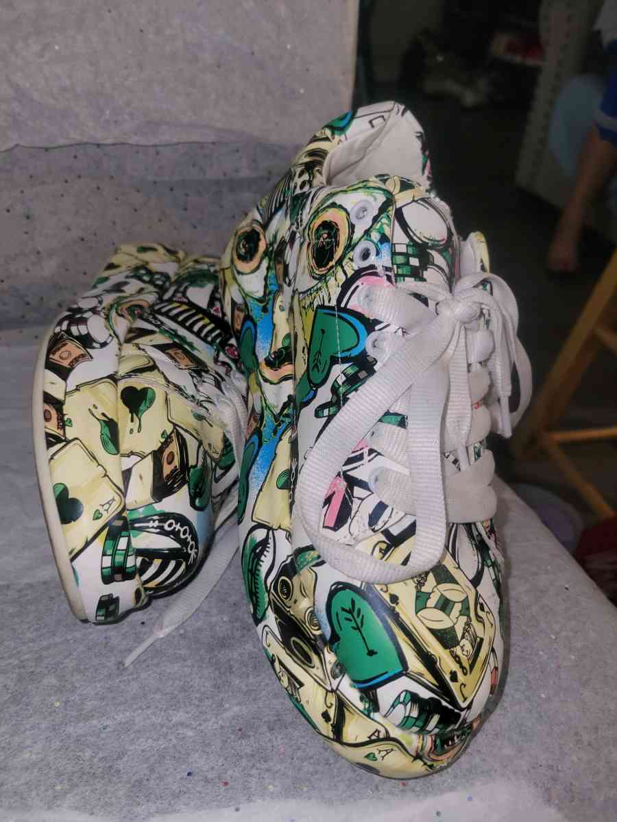 Green design Sneaker - Allamuchy, New Jersey - FleaMarketBay