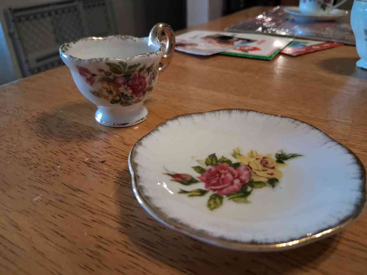Pink n yellow flower teacup saucer set - Comstock, Michigan - FleaMarketBay