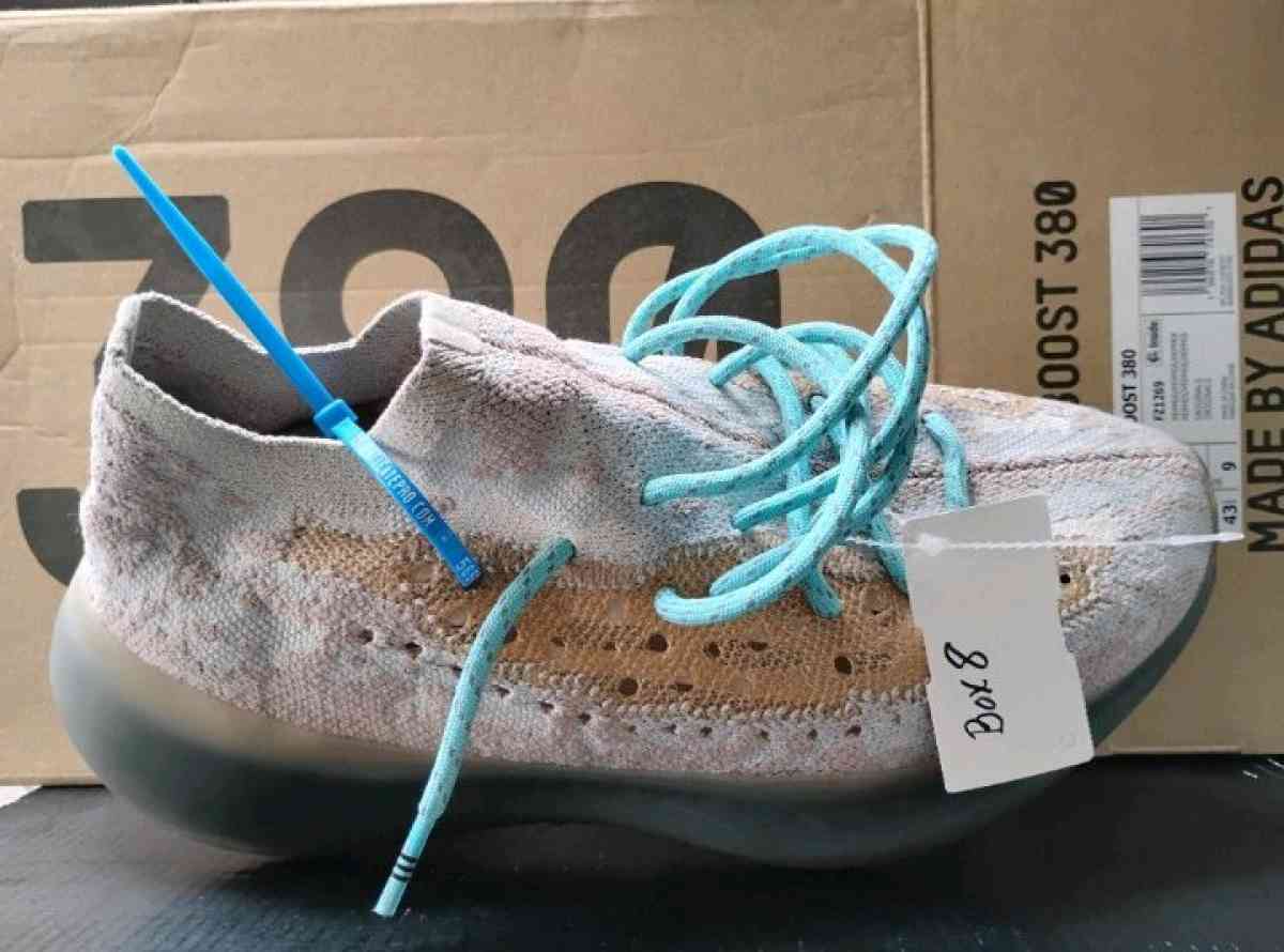 Adidas Yeezy boost 380 men size 9 half - Indianapolis, Indiana - FleaMarketBay