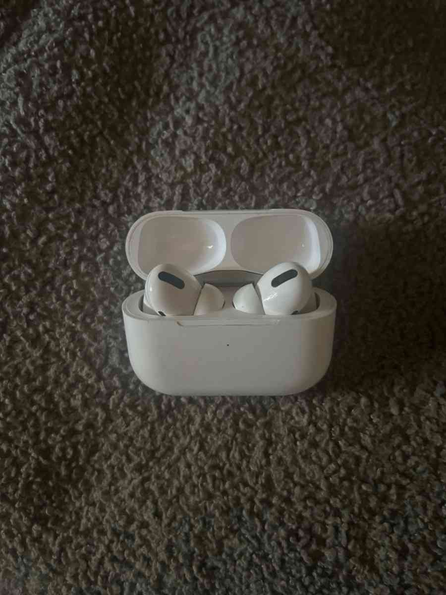 Pair of Used Apple AirPods Gen 2 - Sacramento, California