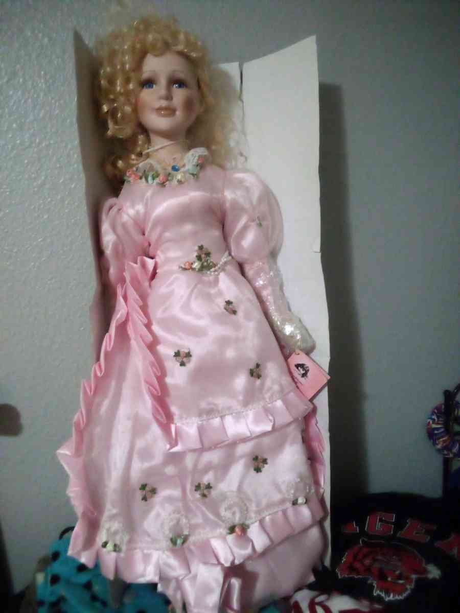 porcelain doll - Lamar, Missouri