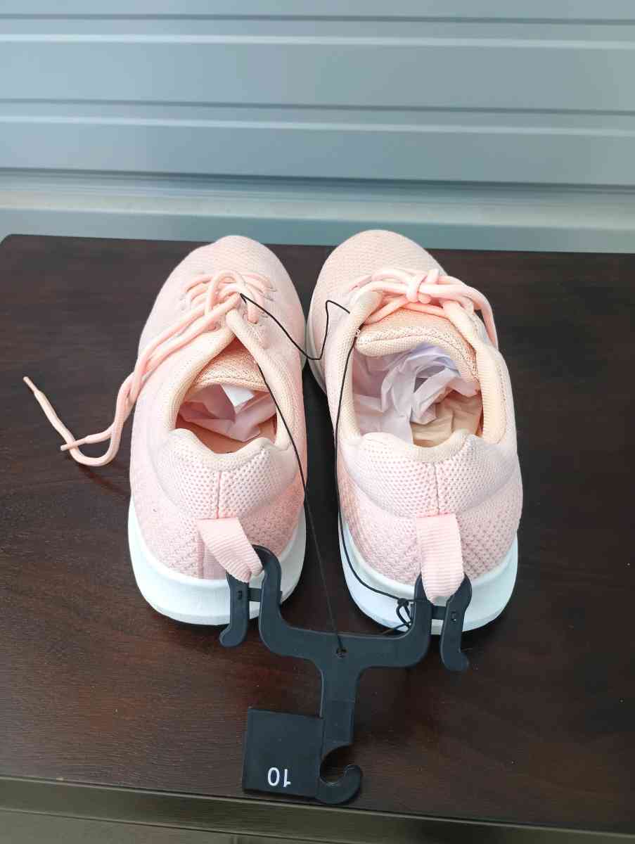 Pro player size 10 shoes for women - Frostproof, Florida - FleaMarketBay