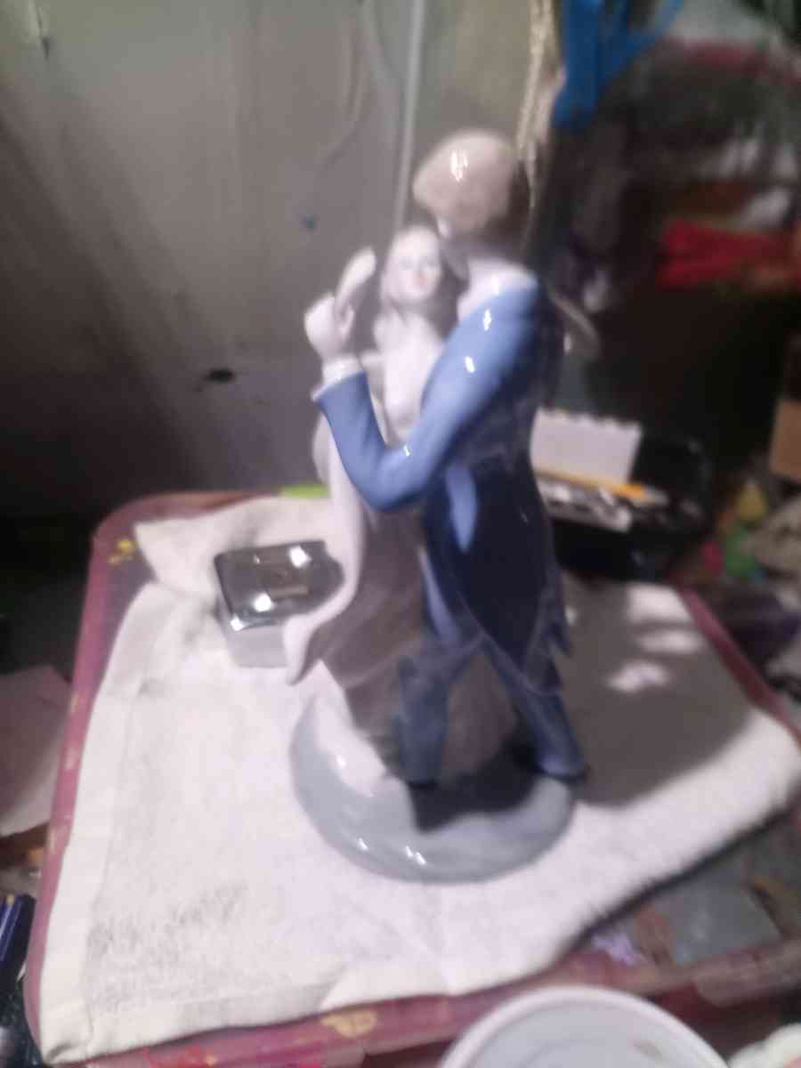 porcelain wedding figurine of man and woman - Oklahoma City, Oklahoma - FleaMarketBay
