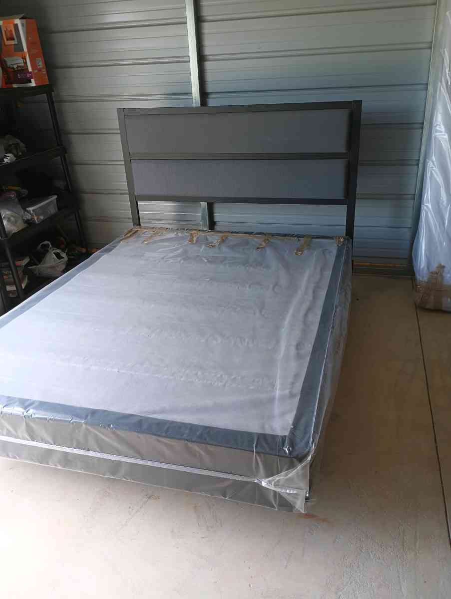 Metal Queen Size Bedframe With Box Spring - Frostproof, Florida - FleaMarketBay