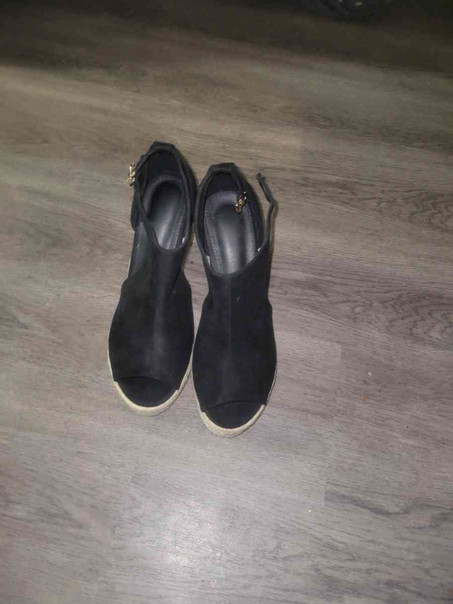 Black wedge - Allamuchy, New Jersey - FleaMarketBay