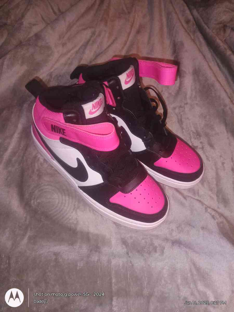 Womans Nike size five and a half - Jacksonville, Florida
