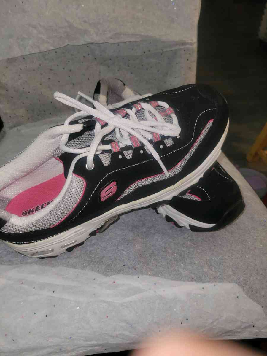 Sketchers Pink and Black - Allamuchy, New Jersey