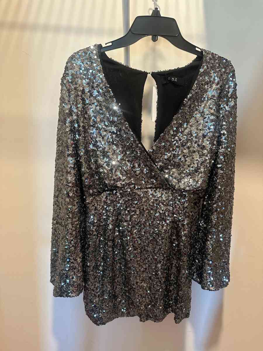 Silver long sleeve short dress party wear - Columbia, South Carolina