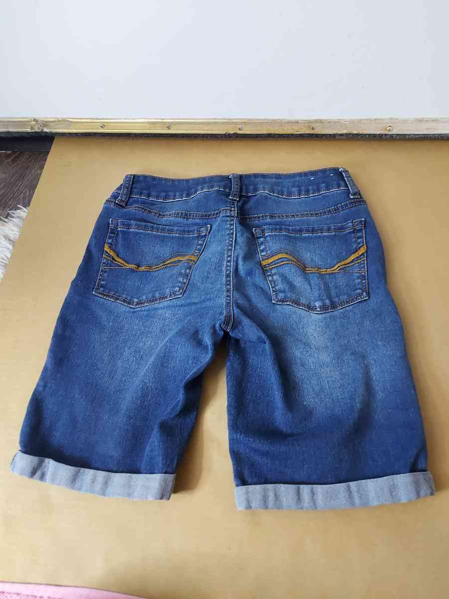 SO Denim Bermuda Short Size 7 - Atlanta, Georgia - FleaMarketBay