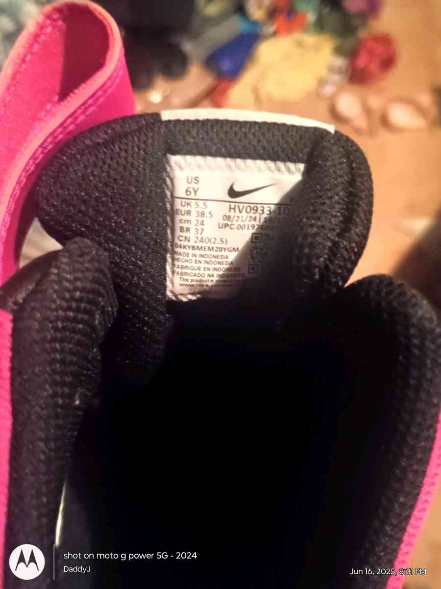 Womans Nike size five and a half - Jacksonville, Florida - FleaMarketBay