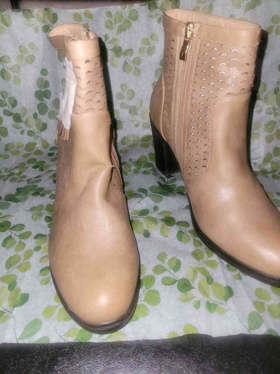 TAN BOOTS - Allamuchy, New Jersey