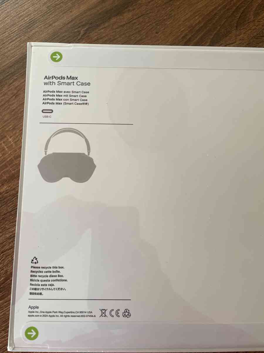 AirPod Max Midnight - Elmont, New York - FleaMarketBay