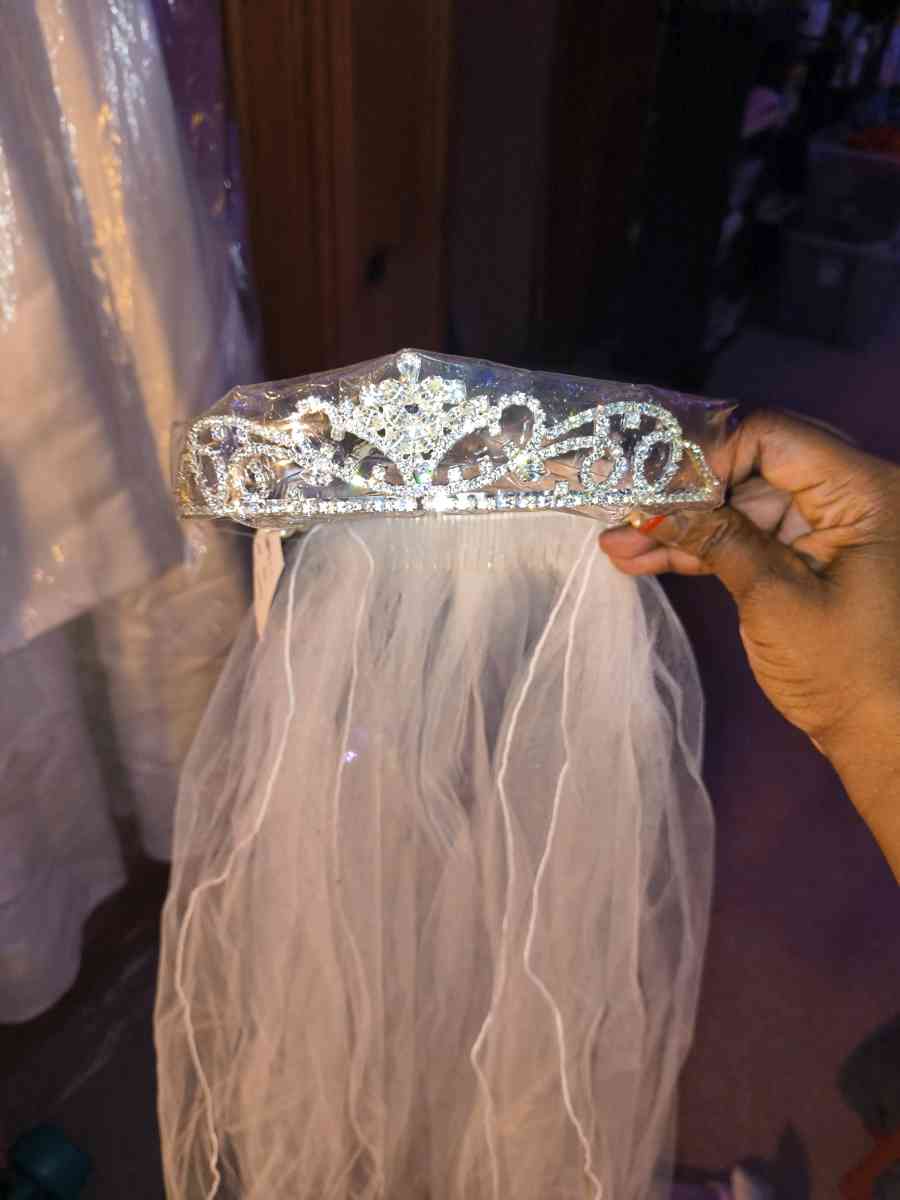Brand New Wedding Dress and Tiara Veil - Port Arthur, Texas - FleaMarketBay