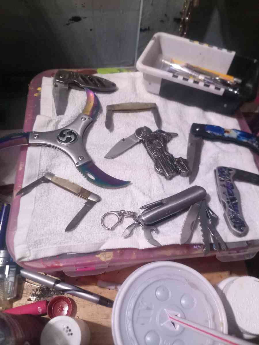 8 mixed knives - Oklahoma City, Oklahoma