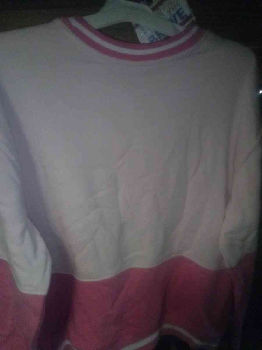 hello Kitty sweatshirt - Barstow, California - FleaMarketBay