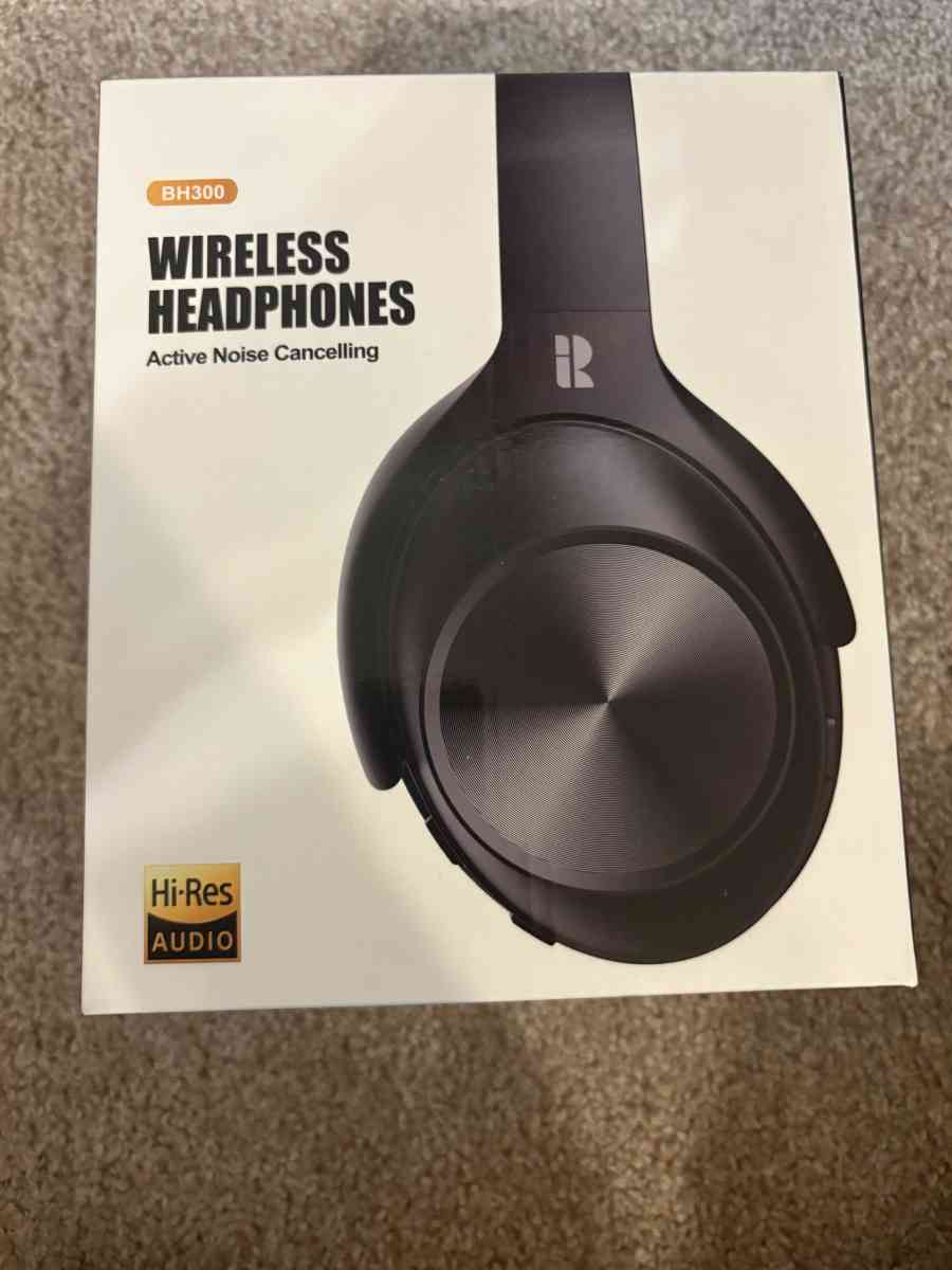Brand new headphones - Lynnwood, Washington
