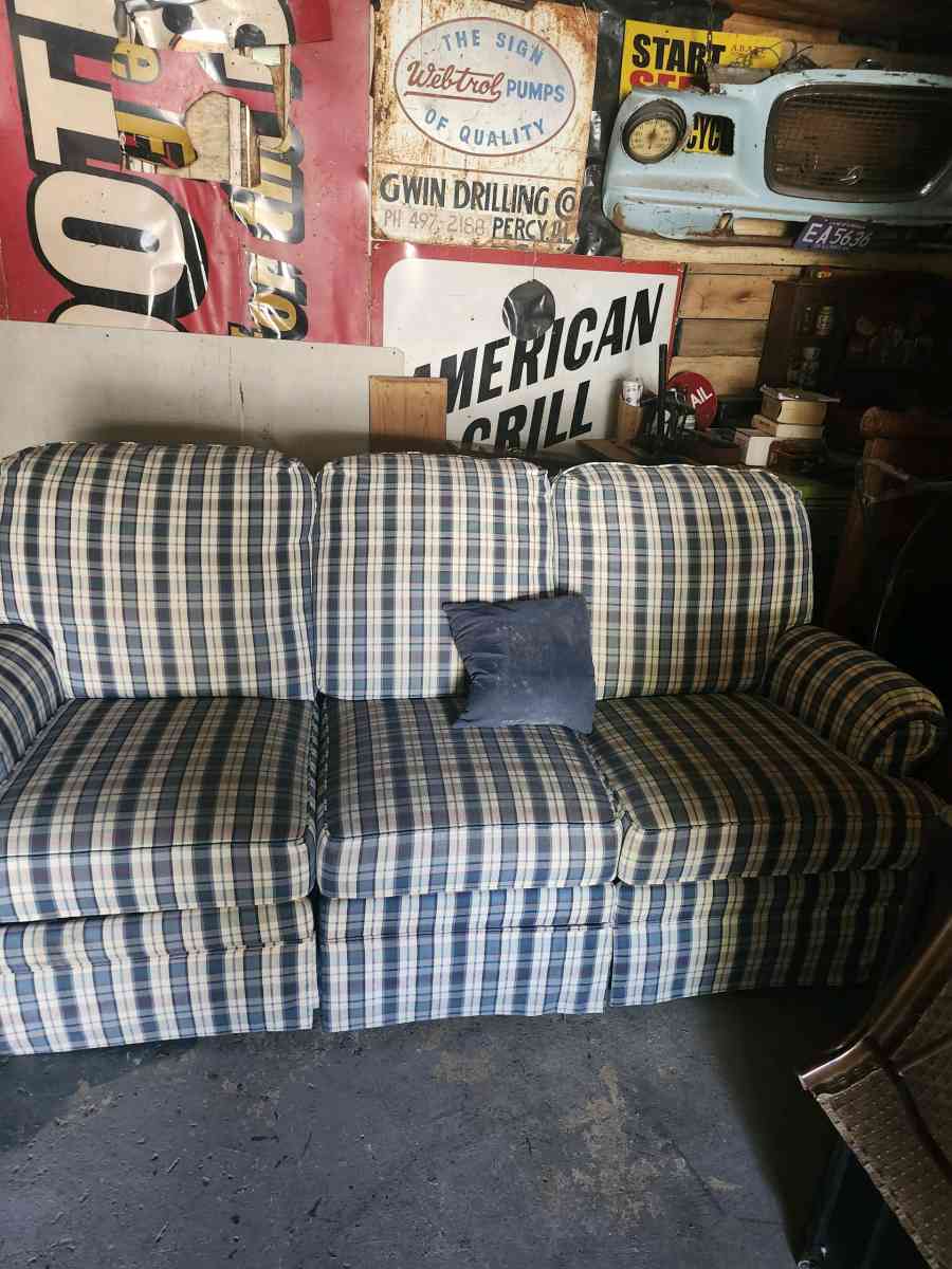 couches - Alicia, Arkansas