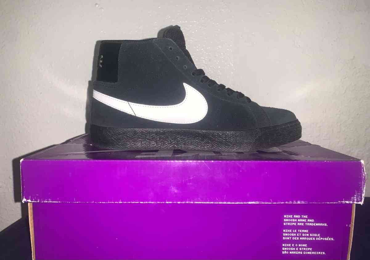 NIKE SB ZOOM BLAZER MIDS BLACK AND WHITE - Bakersfield, California - FleaMarketBay