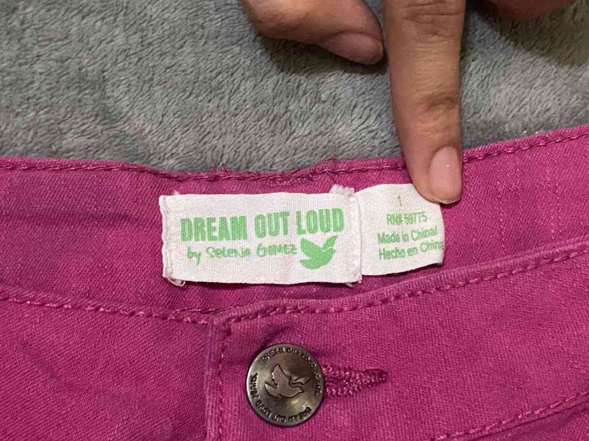 pink dream out loud by selena gomez - Houston, Texas - FleaMarketBay