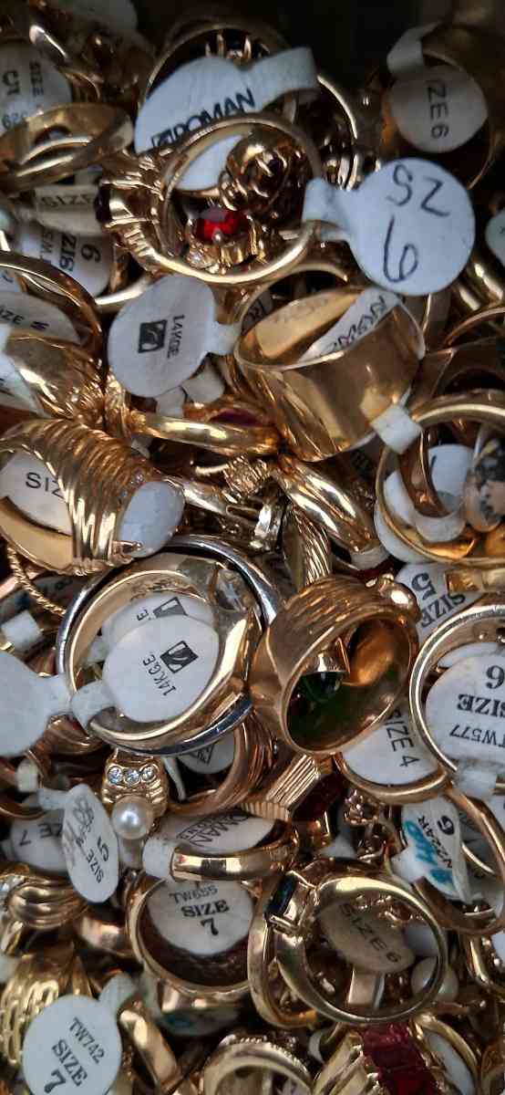 Lots of rings - Alicia, Arkansas - FleaMarketBay