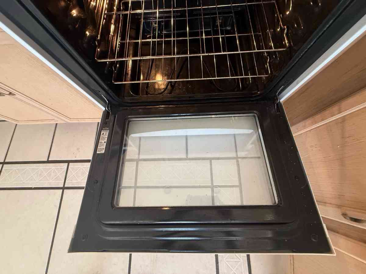 Kenmore Electric Range  2 Years Old  Excellent Condition - Orlando, Florida - FleaMarketBay