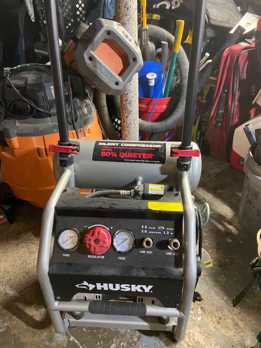Husky45 Gal 175 PSI Portable Electric OilFree Quiet Twin Sta - Altoona, Pennsylvania - FleaMarketBay