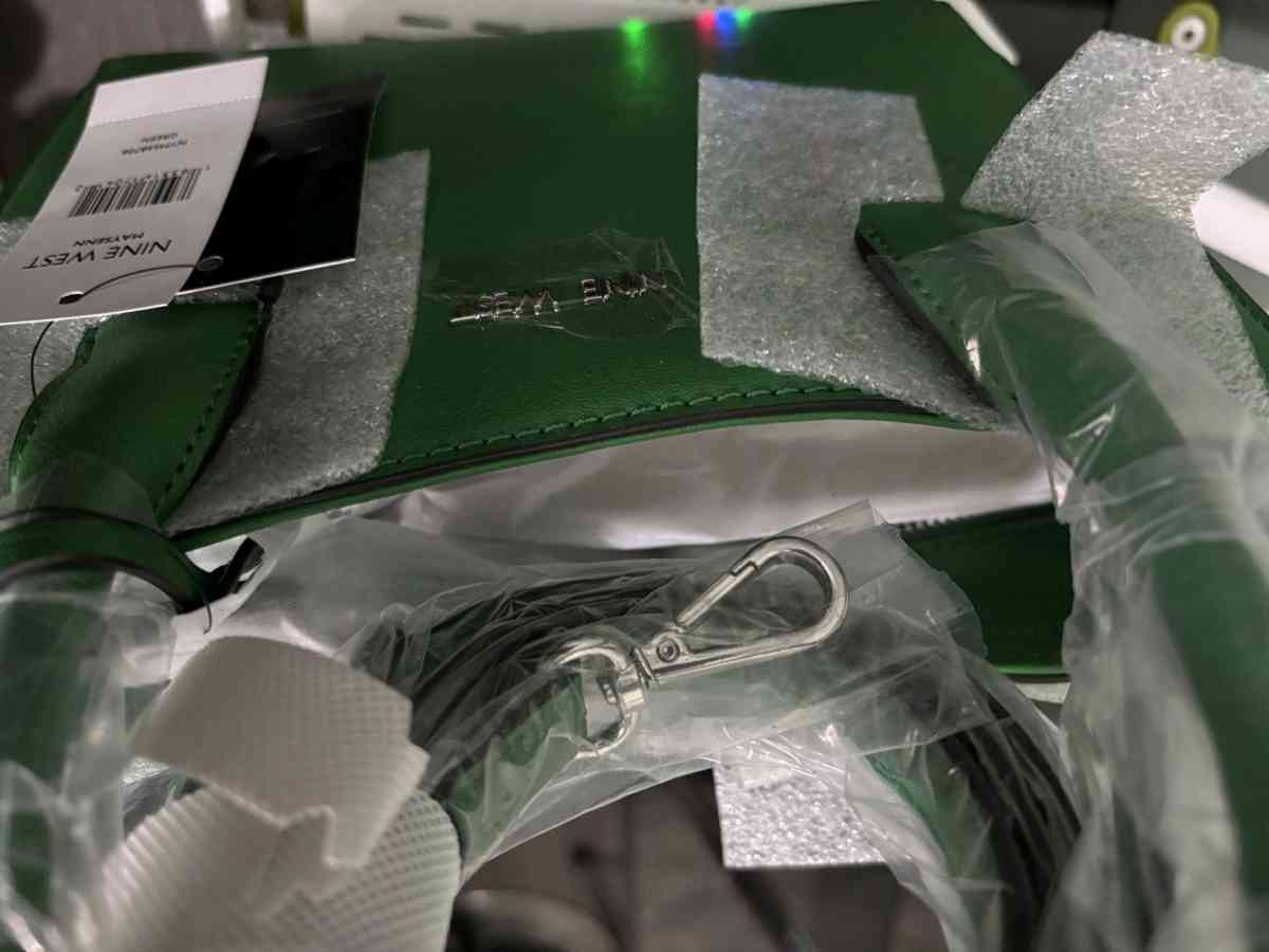 New Nine West green purse - Twain Harte, California - FleaMarketBay