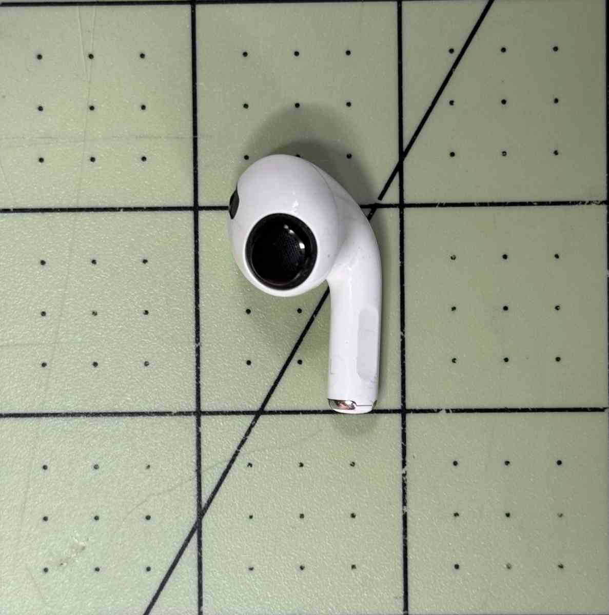 Apple AirPods Pro 1st Gen Replacement ONLY Left Earbud A2084 - Brooklyn, New York - FleaMarketBay