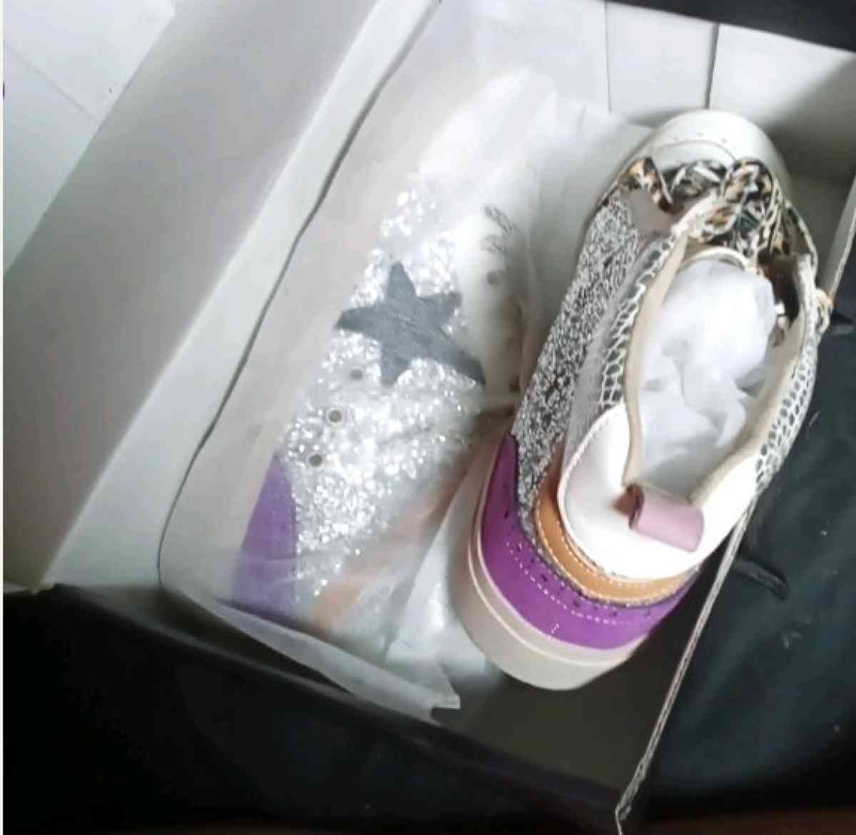 Shu shop size 8 womens fashion sneakers - Rutledge, Tennessee - FleaMarketBay