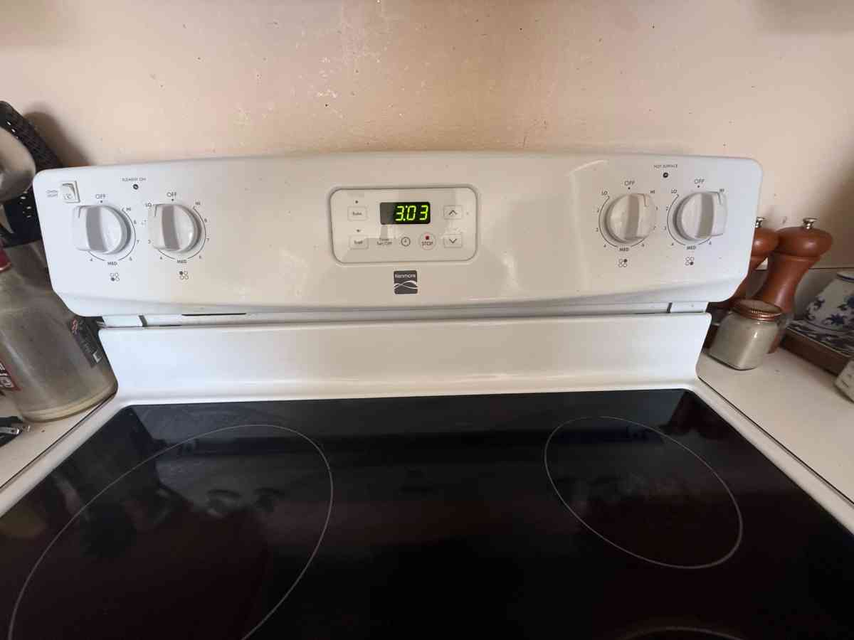 Kenmore Electric Range  2 Years Old  Excellent Condition - Orlando, Florida - FleaMarketBay