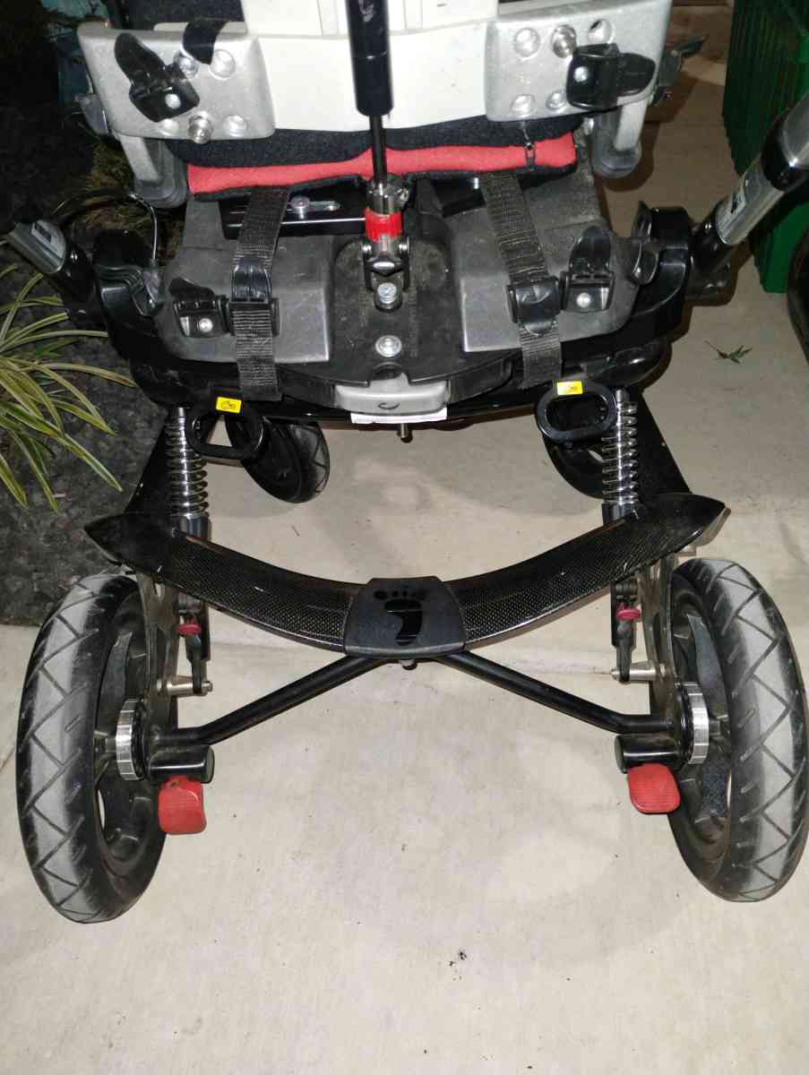 R82 Stingray Pediatric Wheelchair - Sacramento, California - FleaMarketBay