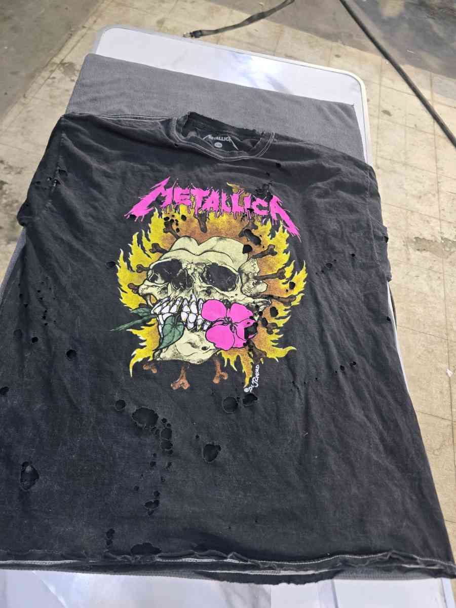 Metallica shirt size os - Aurora, Colorado - FleaMarketBay