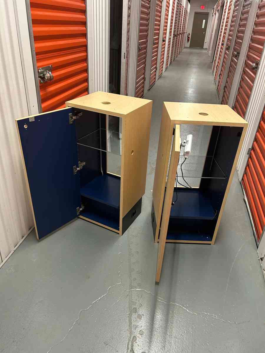 A PAIR OF DISPLAY CASES - Rochelle Park, New Jersey - FleaMarketBay