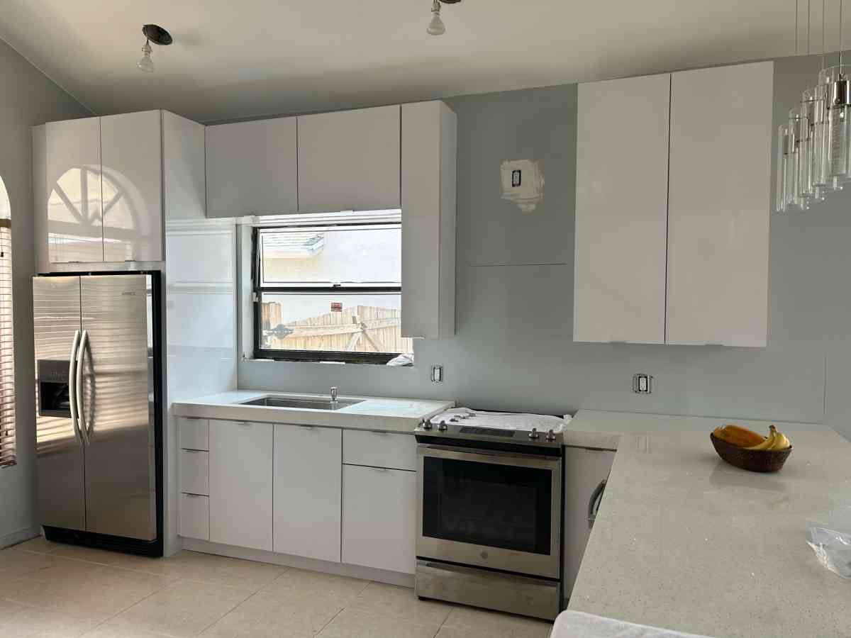 New Luxury kitchen cabinets - Miami, Florida