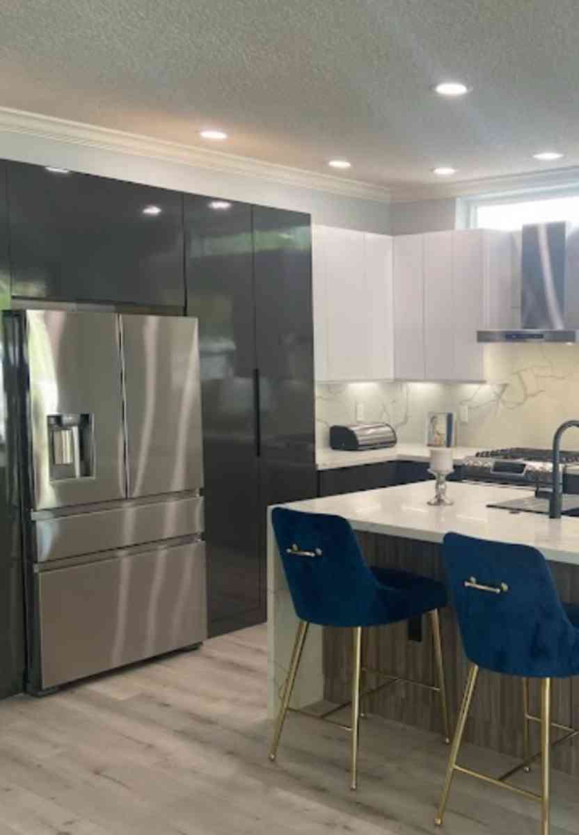 Modern kitchen cabinets - Miami, Florida - FleaMarketBay