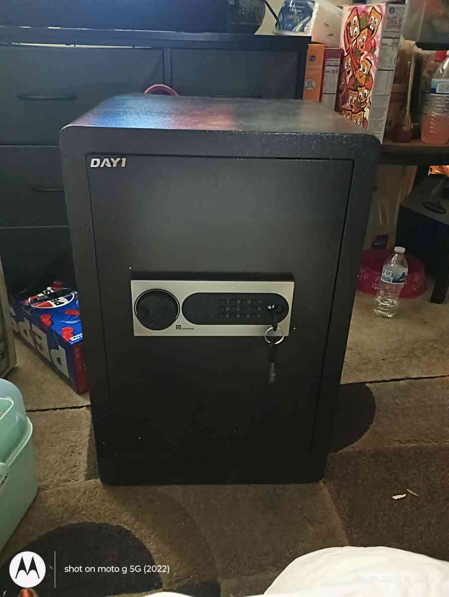 3 cubic feet home safe - Henderson, Nevada - FleaMarketBay