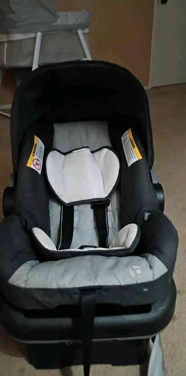 NEW BASSINET AND NEW INFANT CAR SEAT - El Paso, Texas
