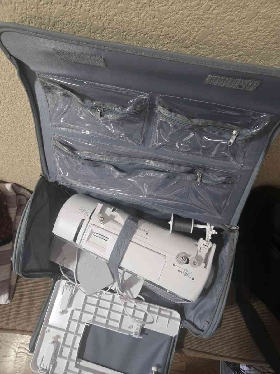 sewing machine - Cheyenne, Wyoming - FleaMarketBay