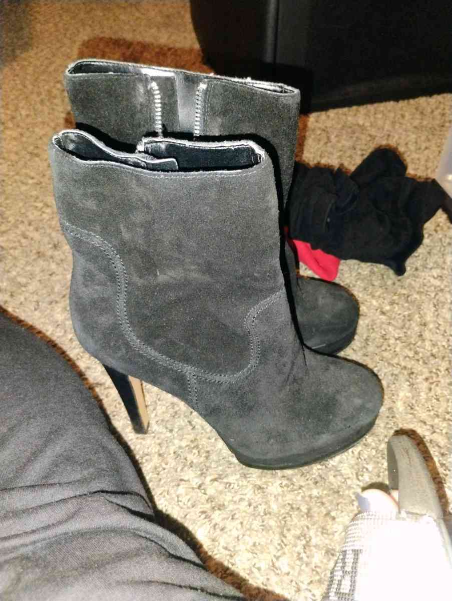 6 different women boots size 8 - Alicia, Arkansas - FleaMarketBay